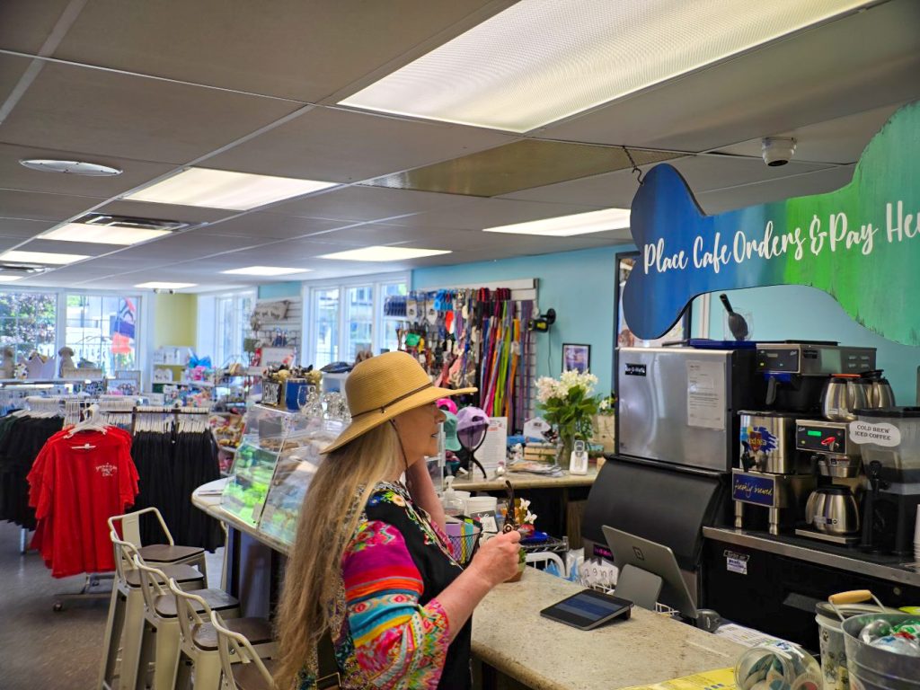 Ruff Life on the Lake restaurant interior