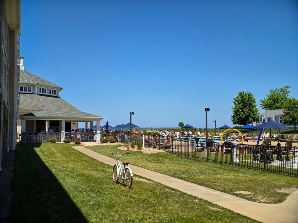 Outdoor pool at The Lodge at Geneva