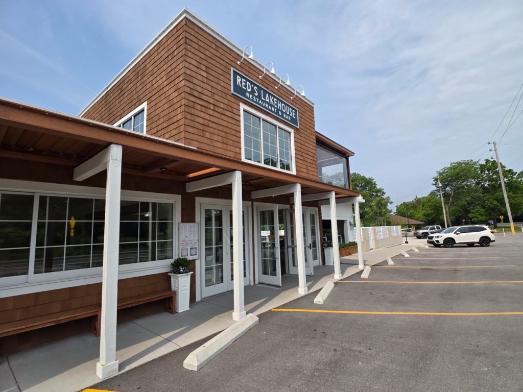 Red’s Lakehouse restaurant building on Marblehead Peninsula Ohio